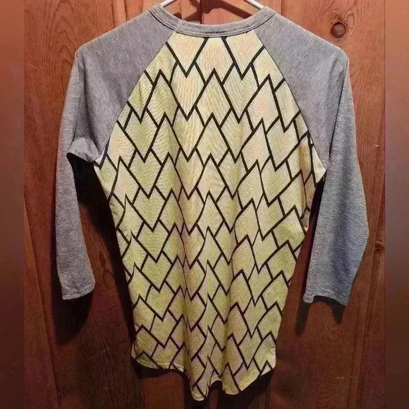 LulaRoe Randy Baseball 3/4 Sleeve Tee‎ XS Yellow & Blue Pattern,  Grey sleeves - Picture 4 of 4